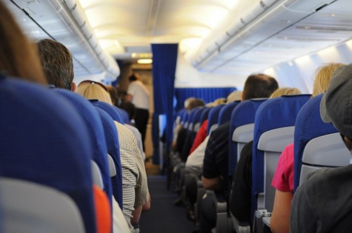 Что раздражает на борту самолета — данные опроса