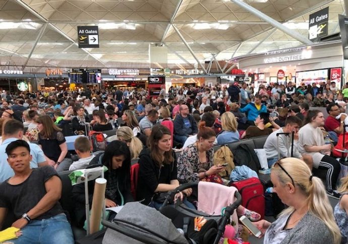 Худший аэропорт Британии, где все опаздывают