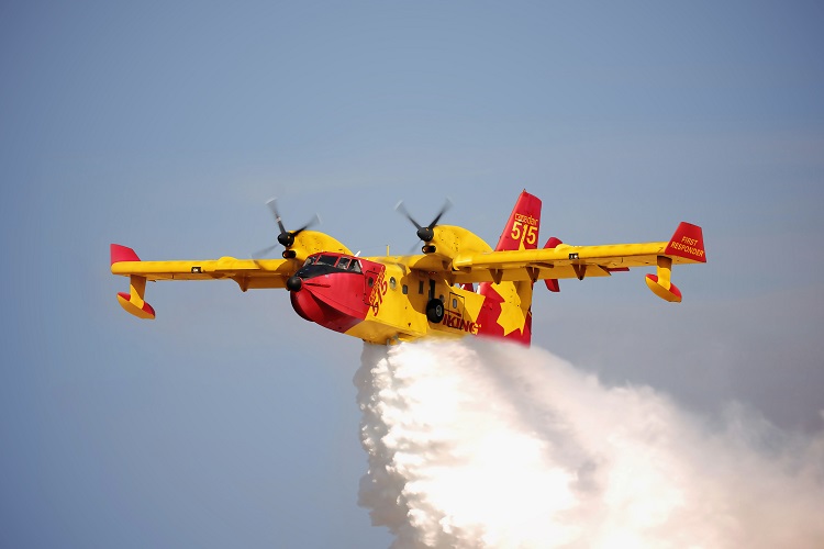 CL-515 water bomber