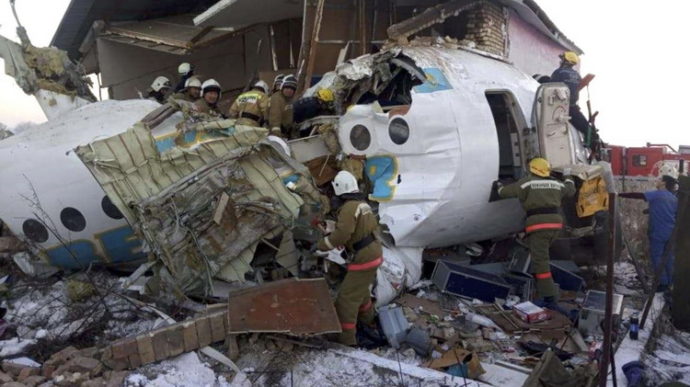 В Алматы разбился самолет Bek Air — много погибших (ВИДЕО)